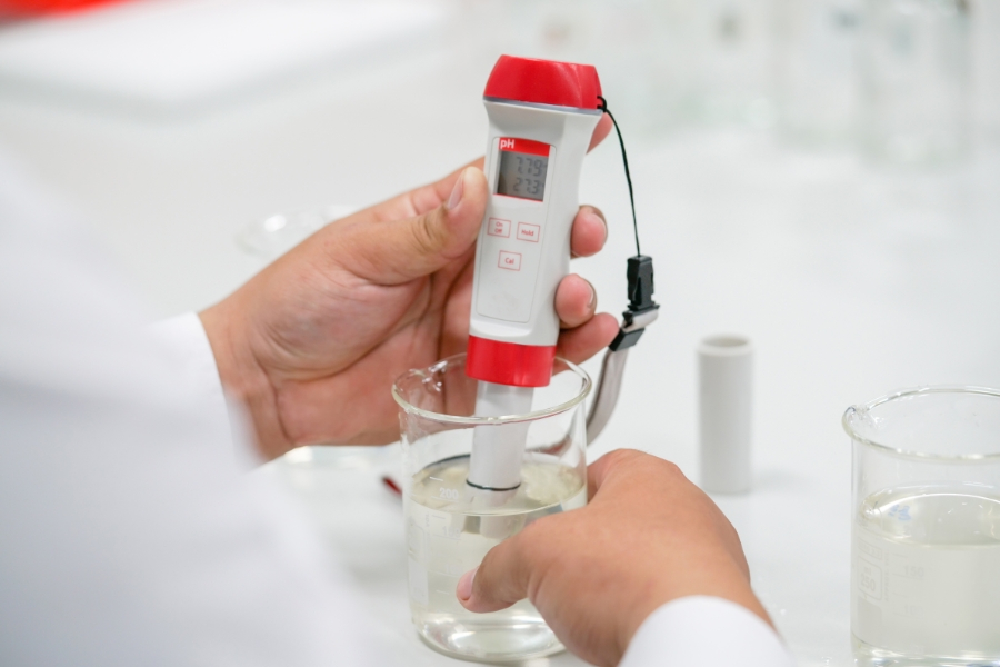 Perbedaan Air Minum pH Tinggi dan Rendah untuk Kesehatan