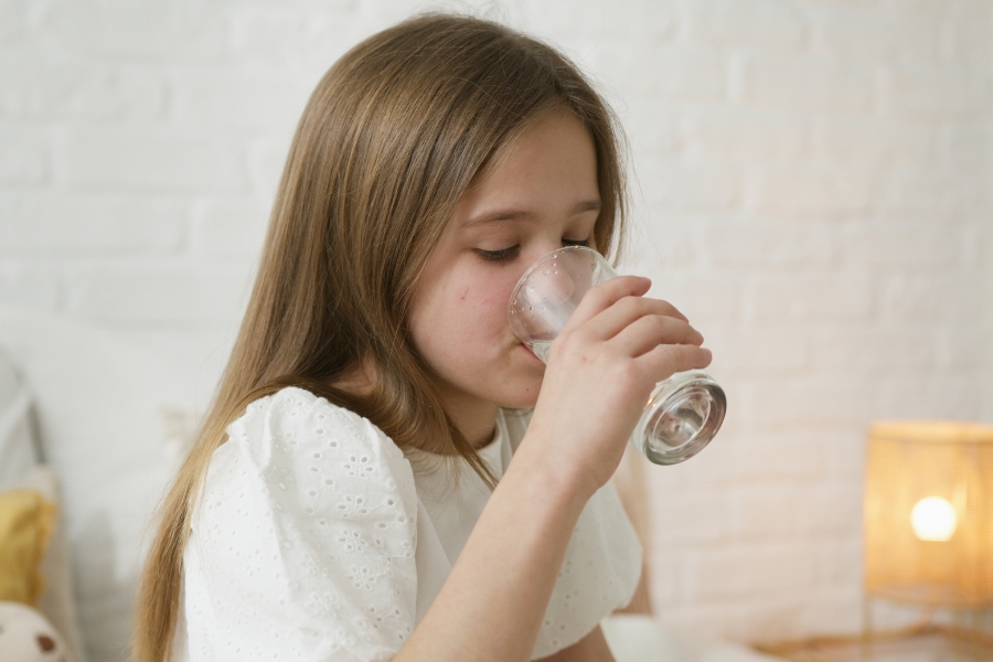 Berapa Banyak Kebutuhan Air Minum bagi Anak per Hari? Berapa Banyak Kebutuhan Air Minum bagi Anak per Hari?